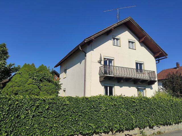 Sanierungsbedürftiges Ein-/Zweifamilienhaus in Frauenau, 94258 Frauenau