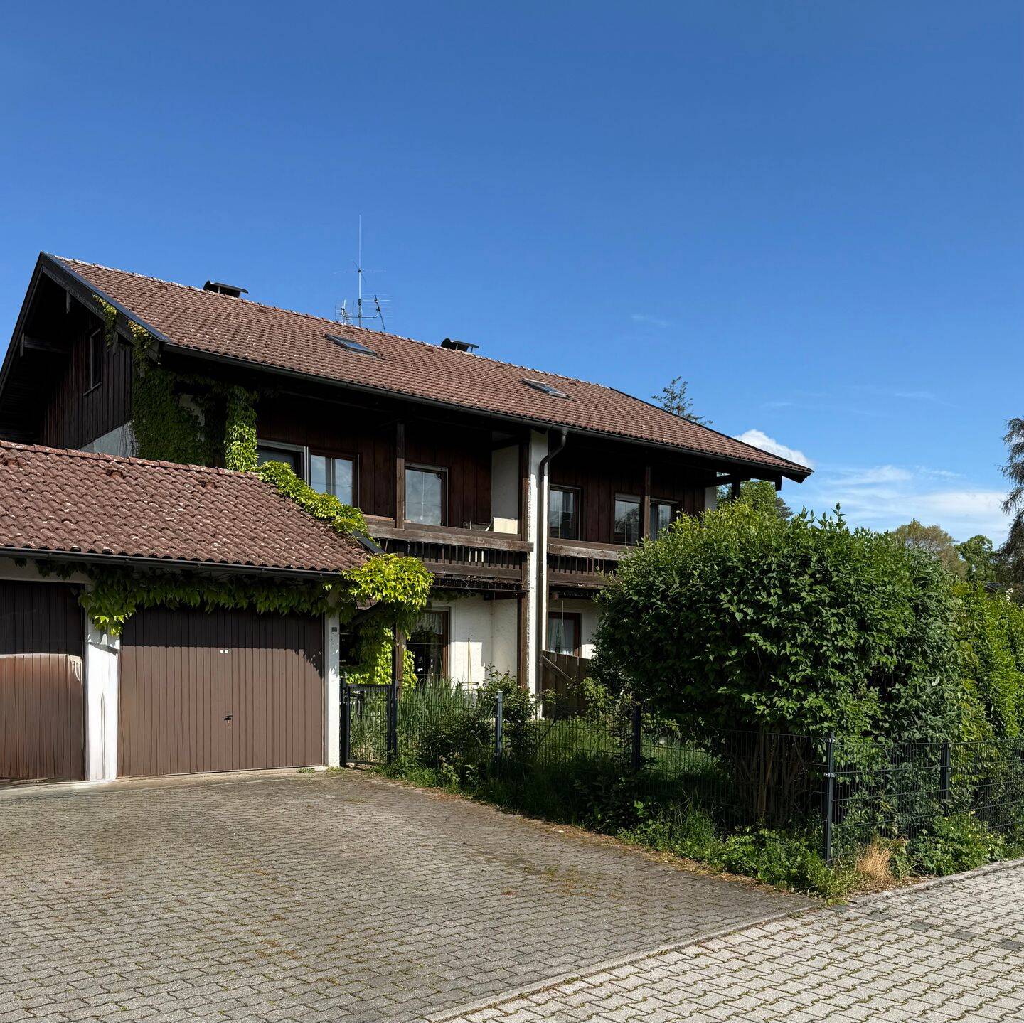 Doppelhaushälfte mit großem Südgarten in begehrter Wohnlage von Chieming – 505 m² Grundstück, 83339 Chieming