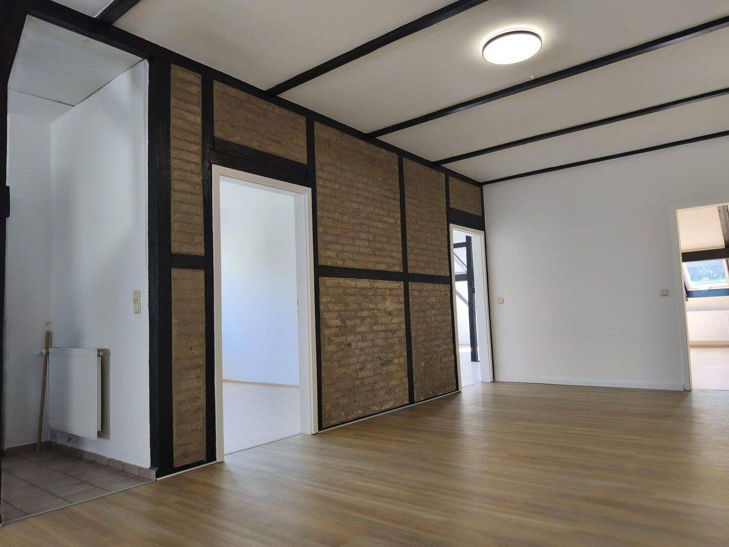 Charmante 3-Zimmer-Dachgeschosswohnung mit Garten – nur 2 Minuten zum Banter See, 26382 Wilhelmshaven (Bant Heppens Innenhafen Innenstadt Siebethsburg)