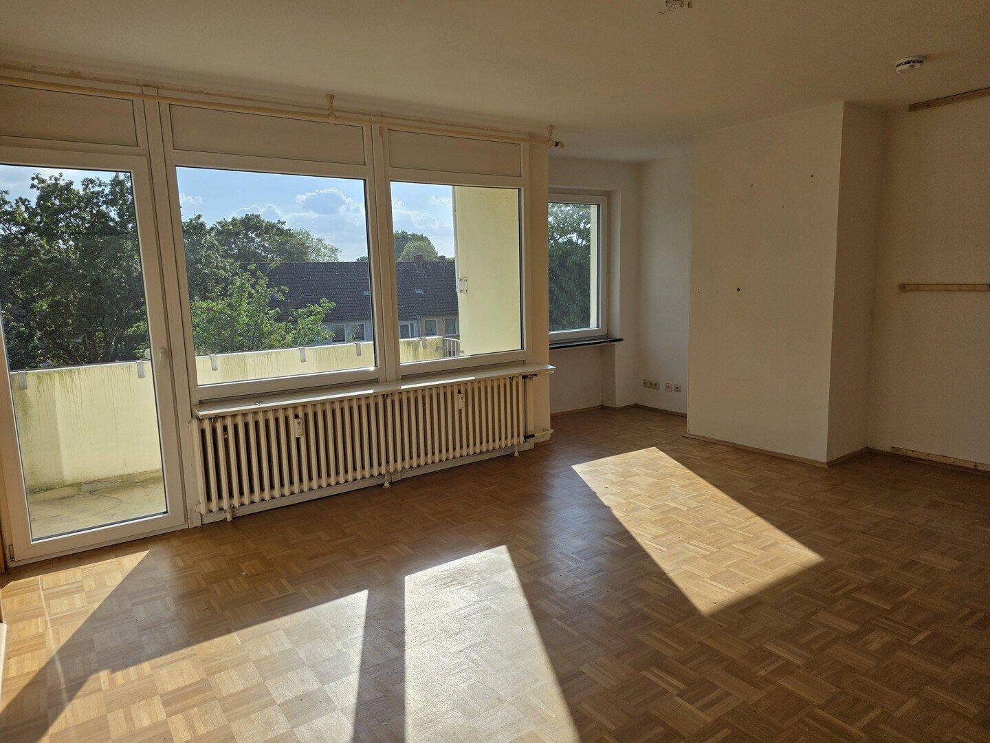 Helle 1-Zimmer-Wohnung mit großem Sonnenbalkon direkt an der Regattabahn – ab 01.09. verfügbar, 47249 Duisburg (Buchholz Großenbaum Wanheim-Angerhausen)