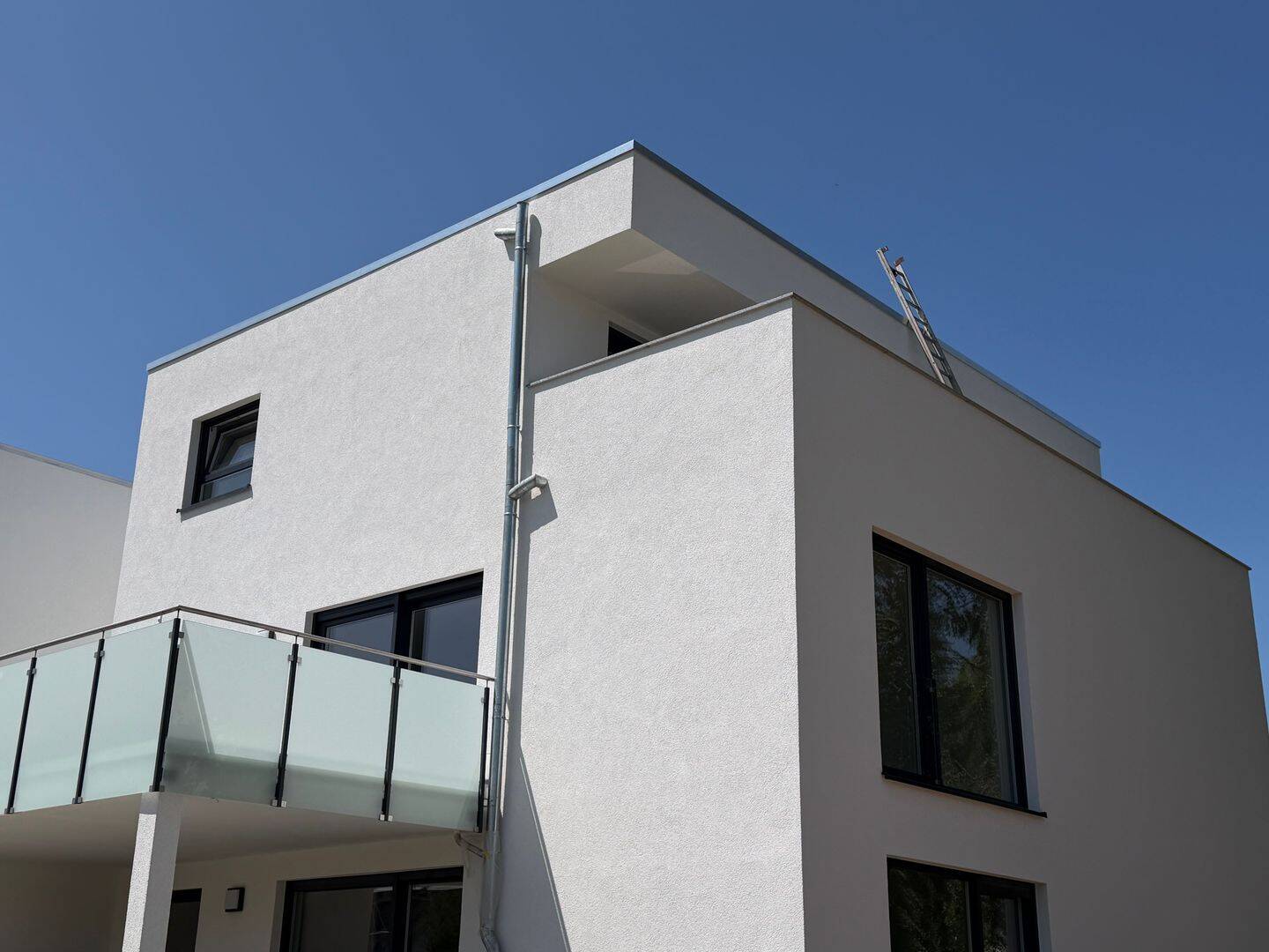 Barrierefreies Penthouse mit großzügiger Dachterrasse – Erstbezug – Einbauküche, 69256 Mauer