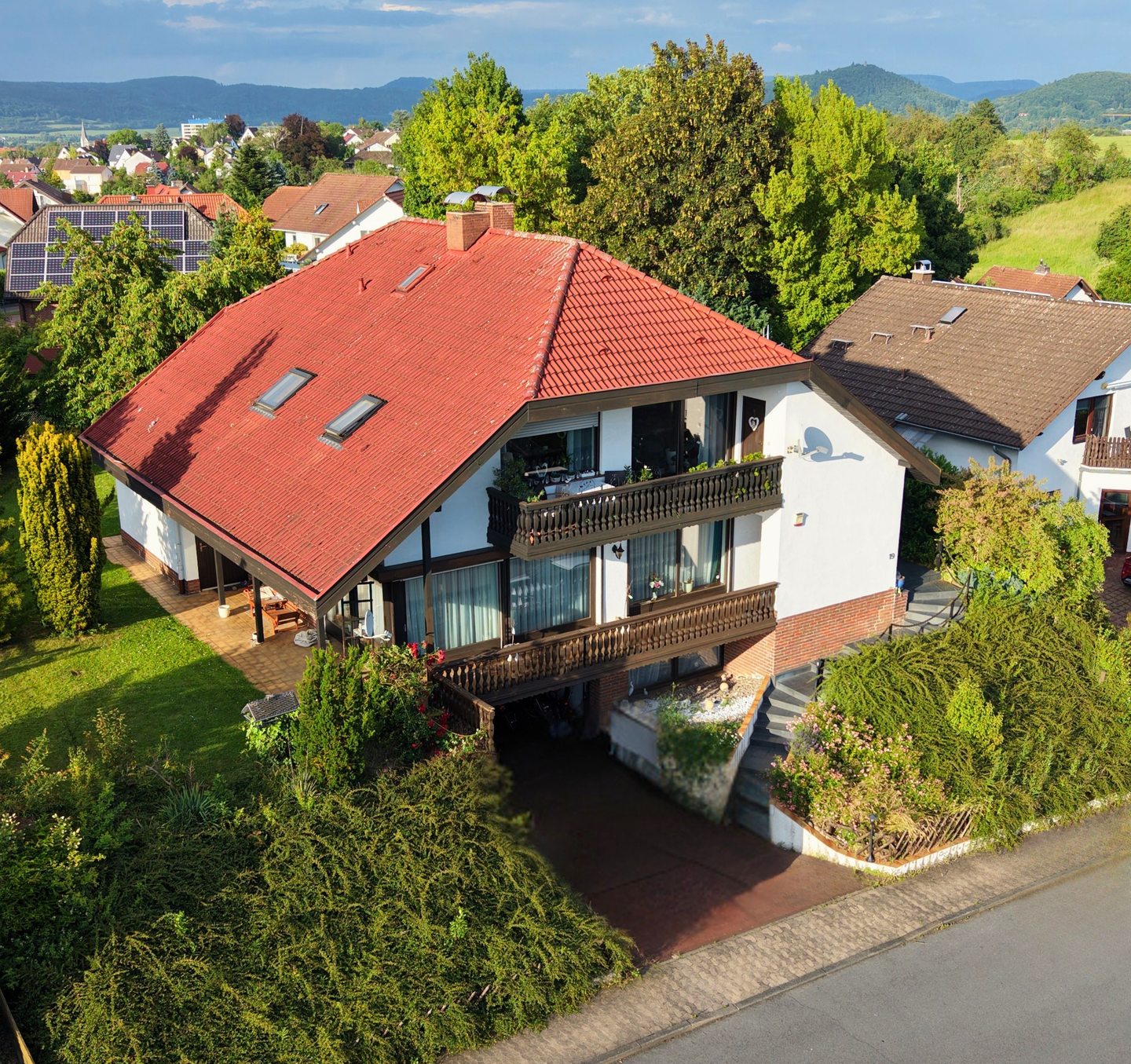 Großzügiges Zweifamilienhaus mit traumhaftem Garten in bester Wohnlage von Eschwege, 37269 Eschwege