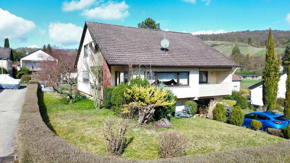 2-Familienhaus in idyllischer Lage mit Garage und großem Garten, 74343 Sachsenheim