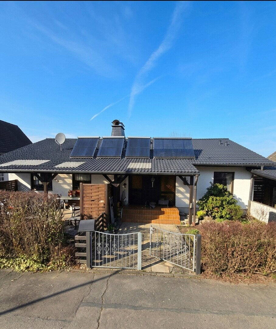 Charmanter Bungalow mit Einliegerwohnung und Garage in ruhiger Lage von Waldbröl-Hermesdorf, 51545 Waldbröl