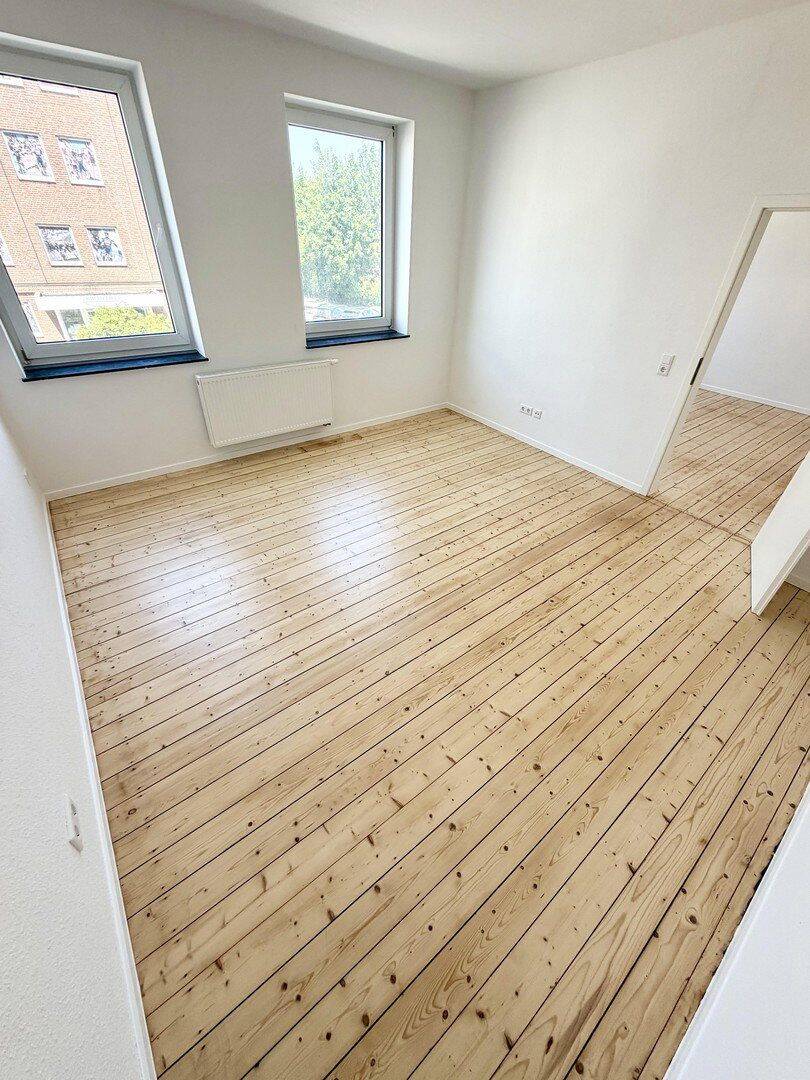Komplett Renoviert! 2 Zimmer + Wohnküche + Bad, 33611 Bielefeld (Schildesche)