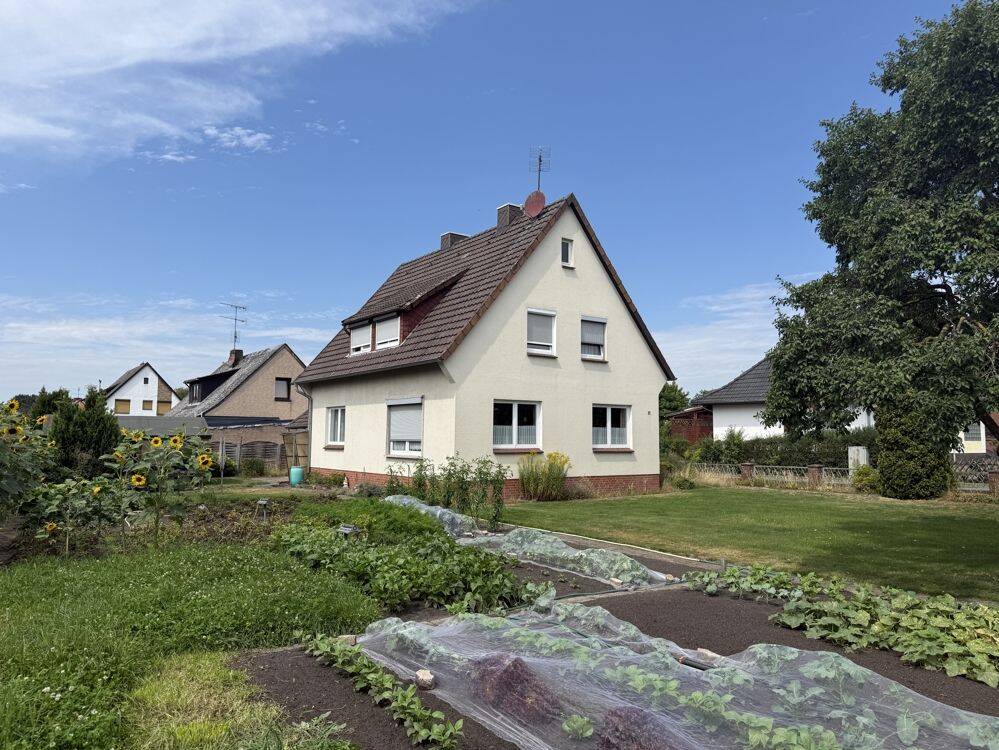Dörverden – Hülsen: vermietetes Siedlungshaushaus mit großem Gartengrundstück in ruhiger Wohnlage, 27313 Dörverden