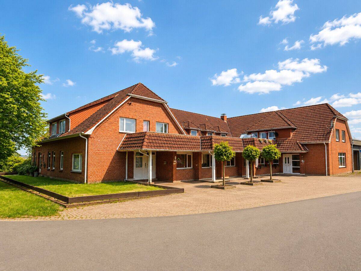 Mehrfamilienhaus mit 10 Wohnungen in guter Lage von Alfstedt – TOP Investment, 27432 Alfstedt