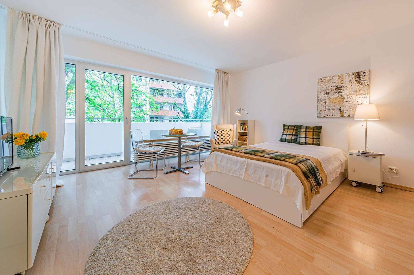 Elegantes und helles Apartment mit Balkon, 60598 Frankfurt am Main (Sachsenhausen)