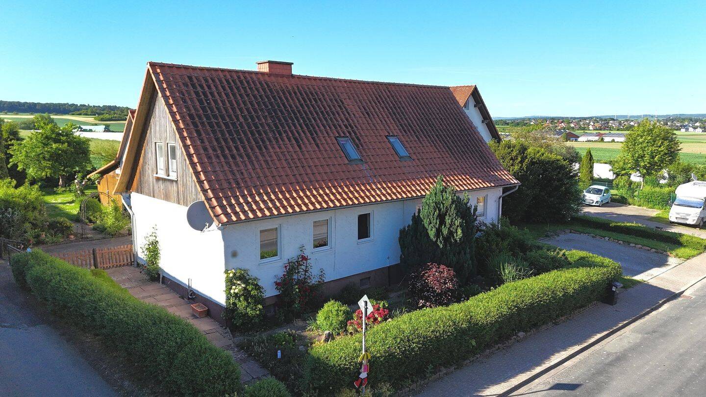 Großes Zweifamilienhaus mit tollem Grundstück in Grebenstein-Schachten, 34393 Grebenstein