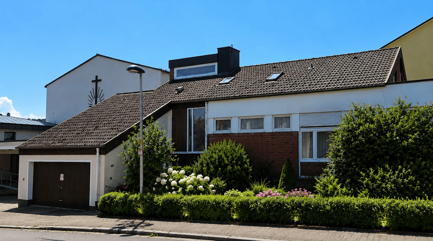 Viel Platz in Freudenstadt – 172 m² Architektenhaus mit Galerie und Einliegerwohnung, 72250 Freudenstadt
