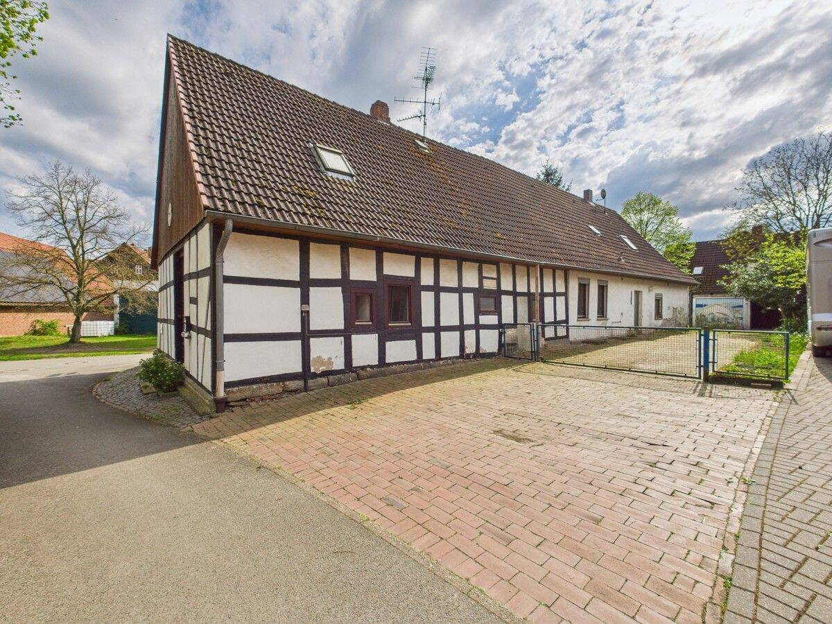Charmantes Sanierungsobjekt mit Potenzial in ruhiger Lage nahe der Weser, 32469 Petershagen