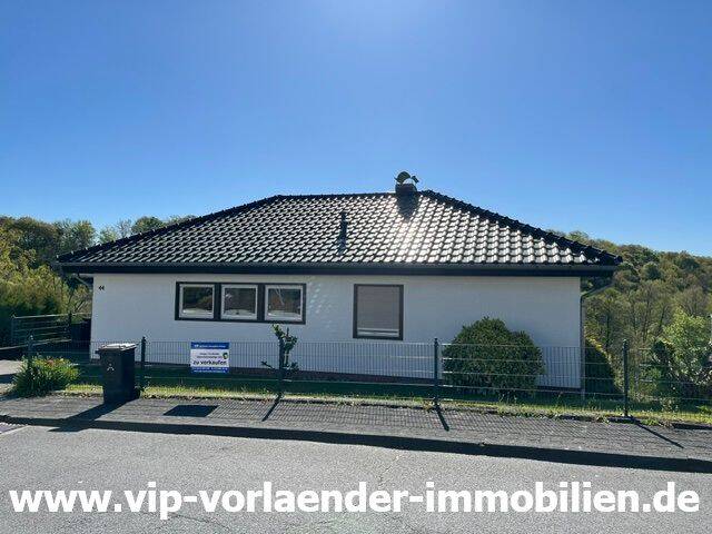 “Schöner Bungalow mit Einliegerwohnung in bevorzugter Lage !” Höhenlage mit Fernblick! 5 Gehminuten zu den Geschäften, 53804 Much
