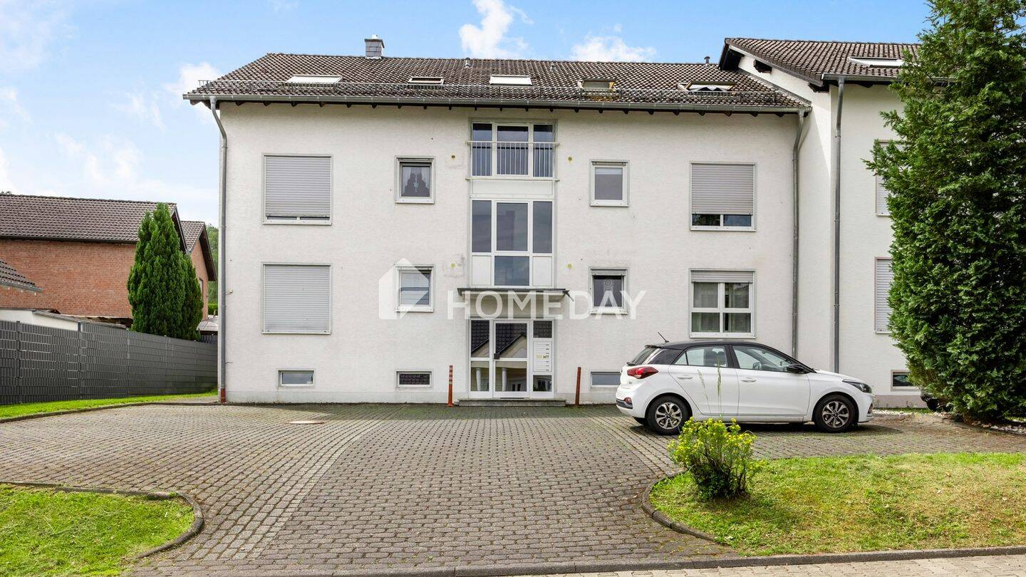 Gepflegtes Mehrfamilienhaus mit sechs Wohneinheiten und Stellplätzen, 51545 Waldbröl
