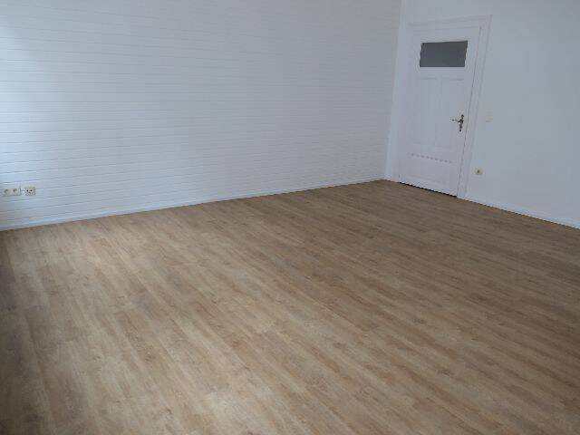 Große 2 Zimmer-Altbau-Wohnung in der Bäckerstraße mit modernem Bad, Balkon und zwei Waschbecken!, 31785 Hameln