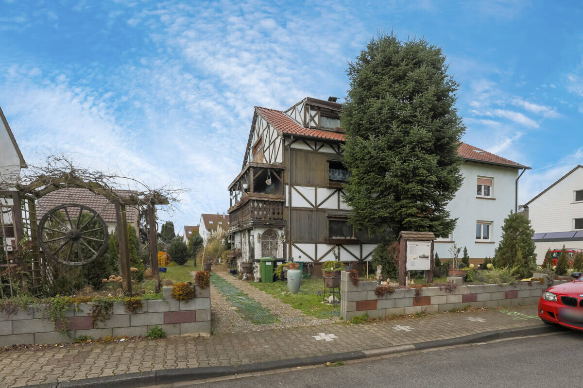 Doppelhaushälfte mit 2 Wohnungen + ausgebautem DG | Sanierungsobjekt mit großem Potenzial, 76287 Rheinstetten