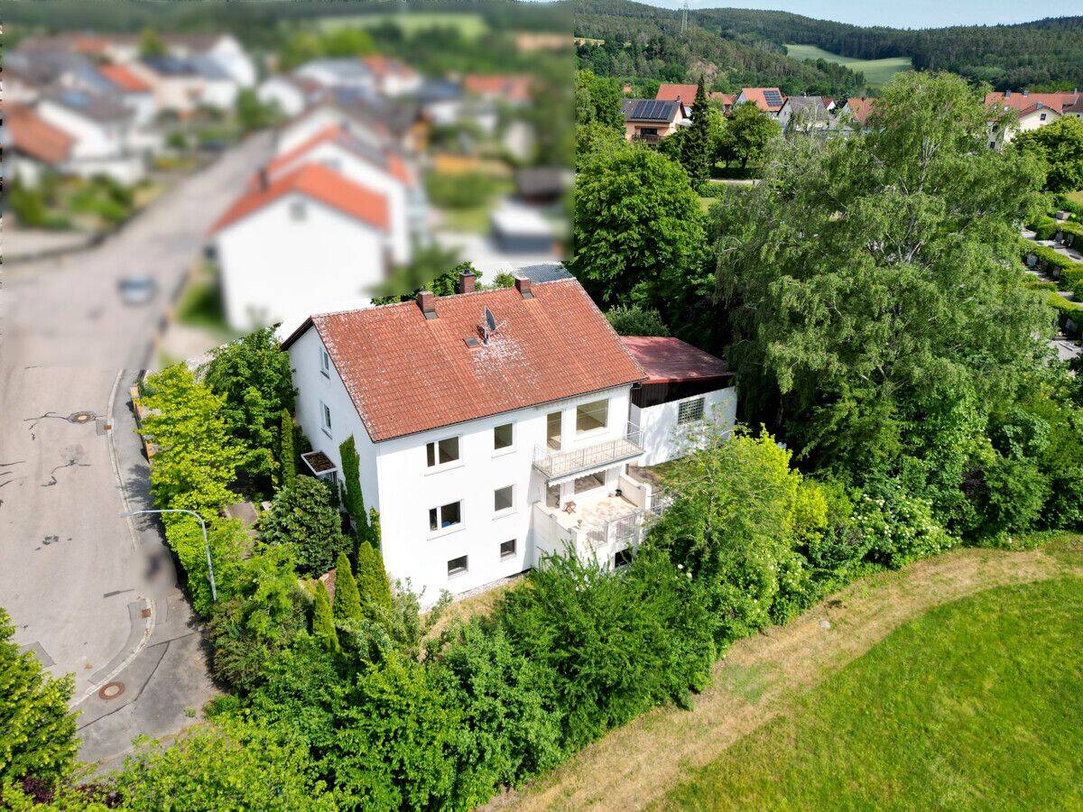 Mehr Generationen-Wohnen: Gepflegtes Zweifamilienhaus in idyllischer Lage, 93142 Maxhütte-Haidhof