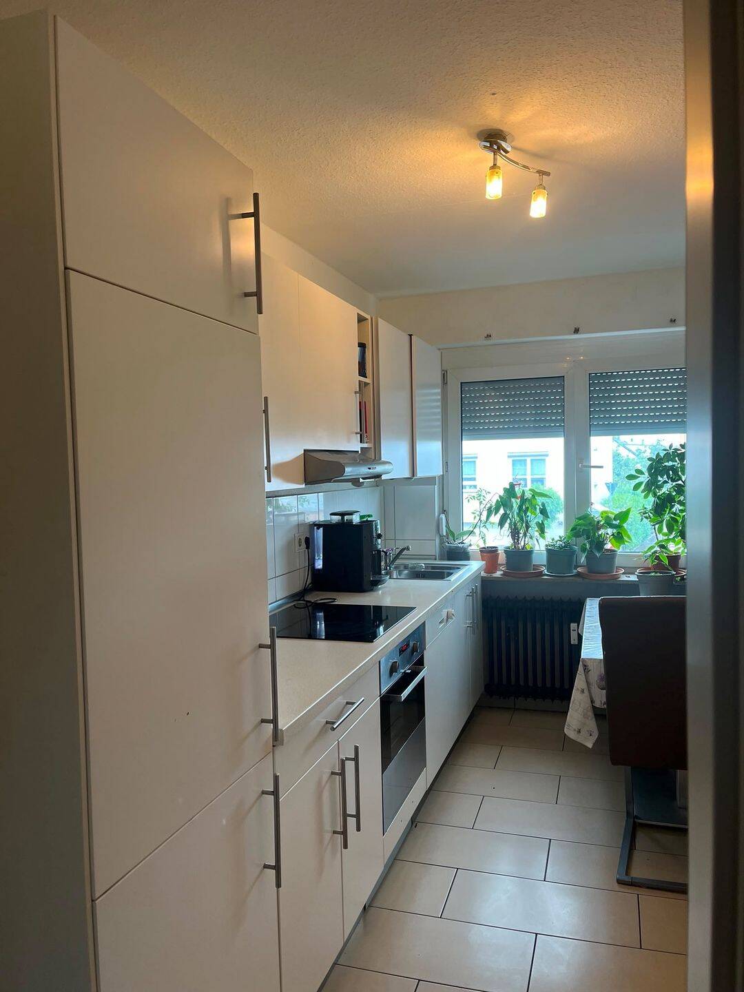Helle, große und gepflegte 2-Zimmer-Wohnung mit Einbauküche und PKW-Außenstellplatz, 73760 Ostfildern