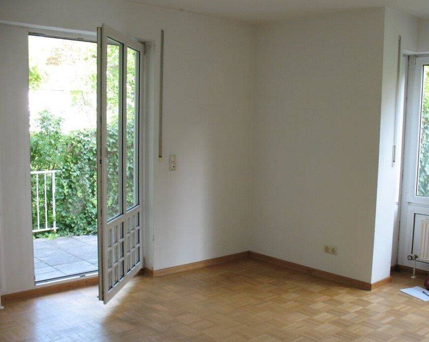 Gepflegte 4-Zimmer-Erdgeschoss-Wohnung mit Terrasse in Schwabing-West, 80809 München (Milbertshofen-Am Hart Neuhausen-Nymphenburg Schwabing-West)