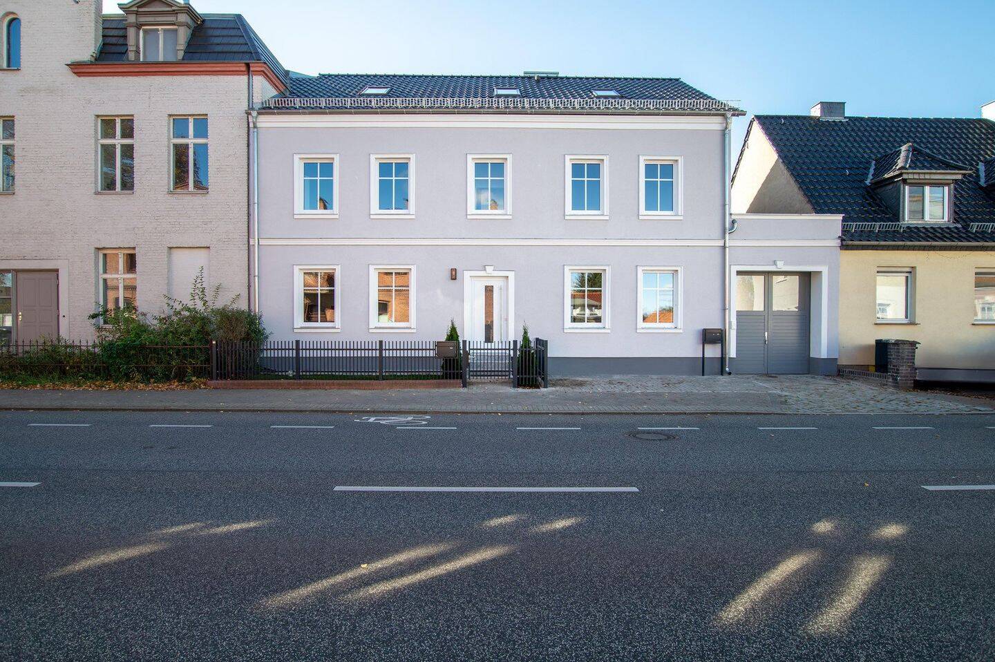 Kernsaniertes Zweifamilienhaus mit großer Remise in Potsdam, 14469 Potsdam