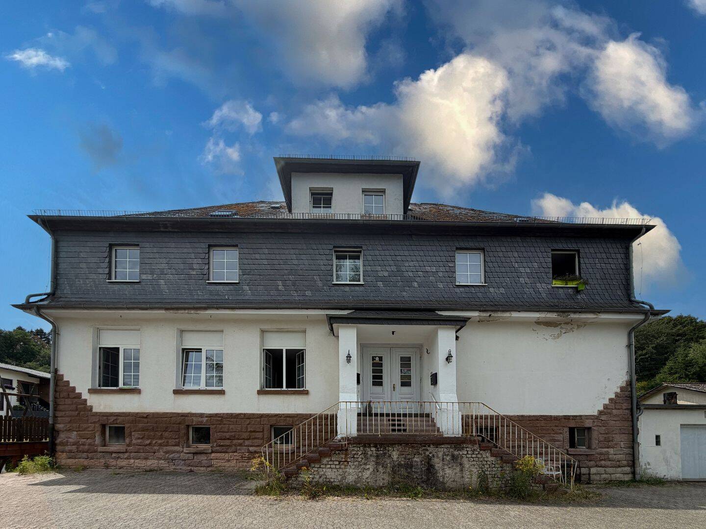 Top-Rendite: Voll vermietetes Wohn- und Gewerbeobjekt in Namborn, 66640 Namborn