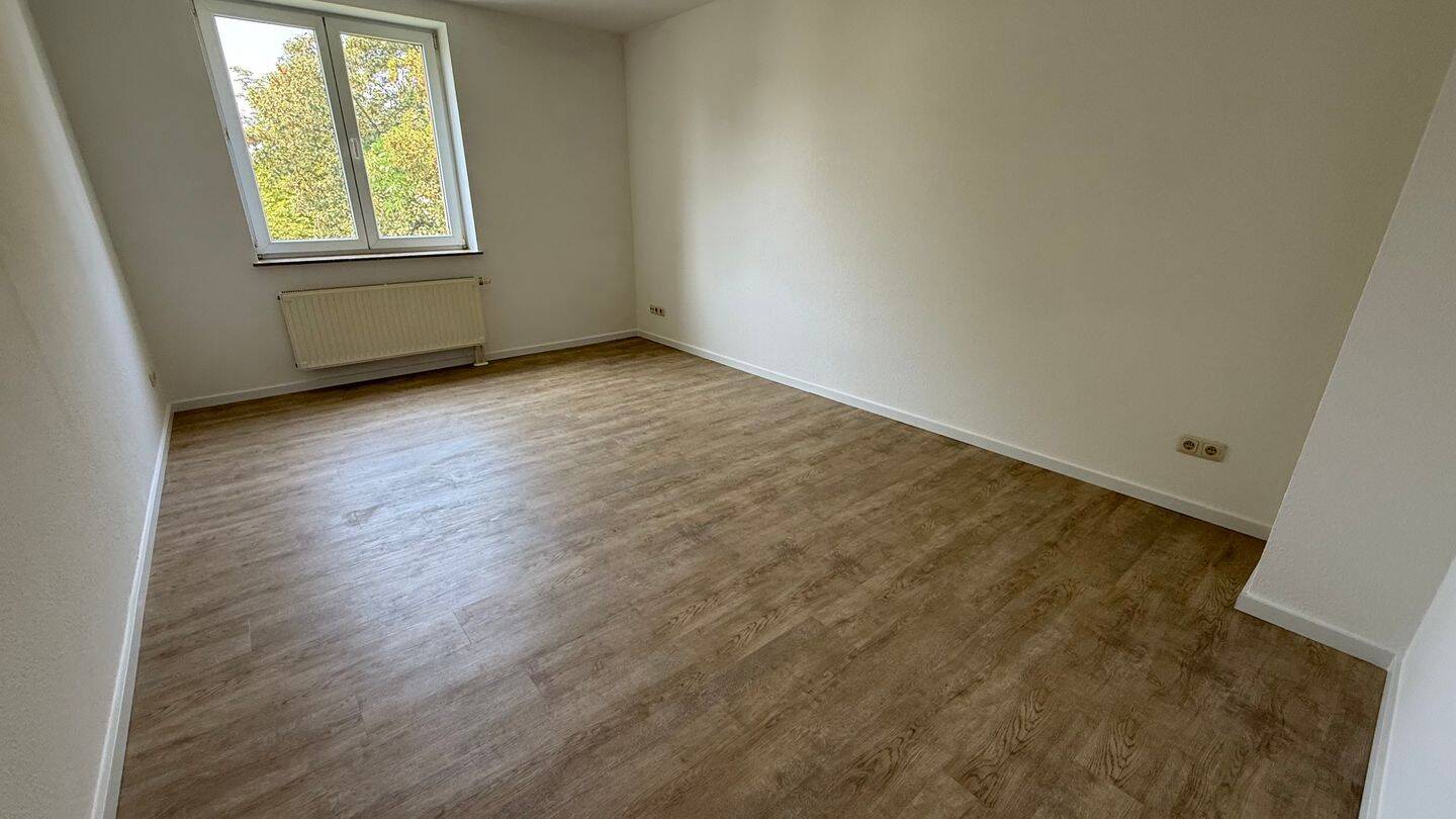 **Helle 2-Zi.-Whg. im 2. OG / NEUES Laminat (neue Bilder folgen in KÜRZE ) / wg-geeignet**, 9126 Chemnitz (Altchemnitz Bernsdorf Gablenz Lutherviertel Sonnenberg)
