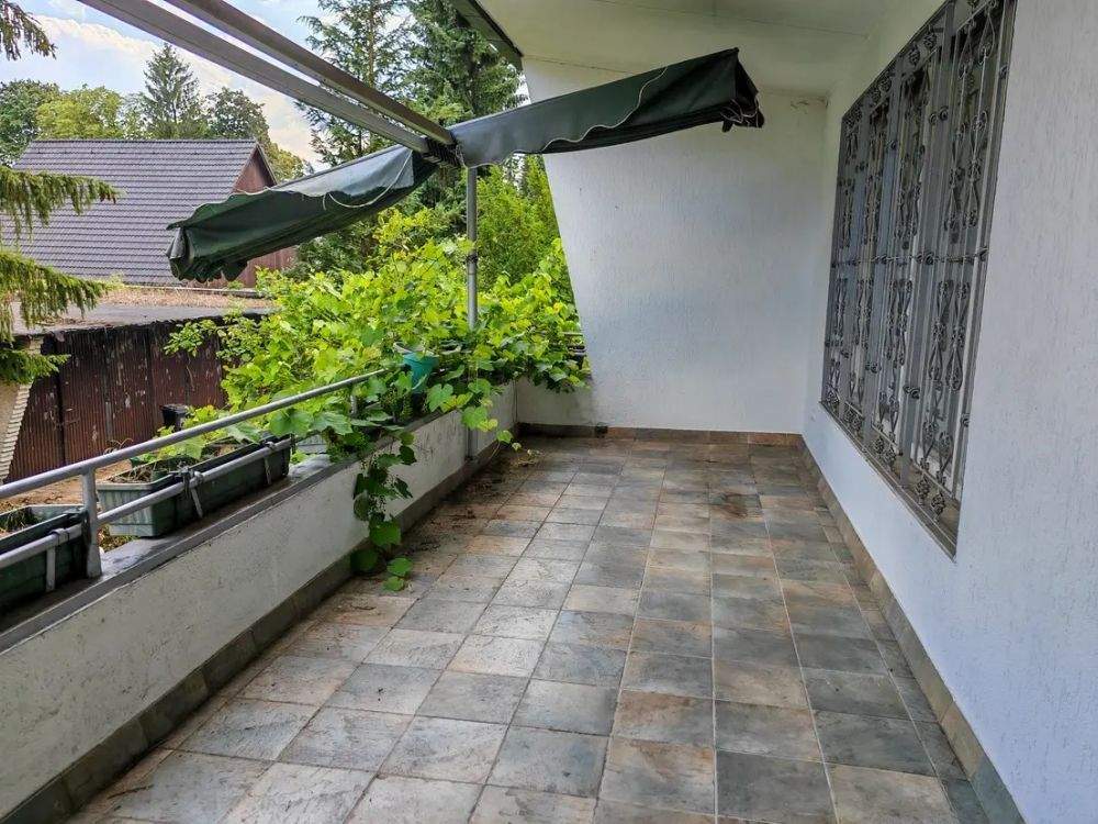Provisionsfrei-Großzügiges 1-2 Familienhaus / MGH mit überdachtem Pool, Terrasse, Balkon & 4 Garagen, 13467 Berlin (Reinickendorf Hermsdorf)
