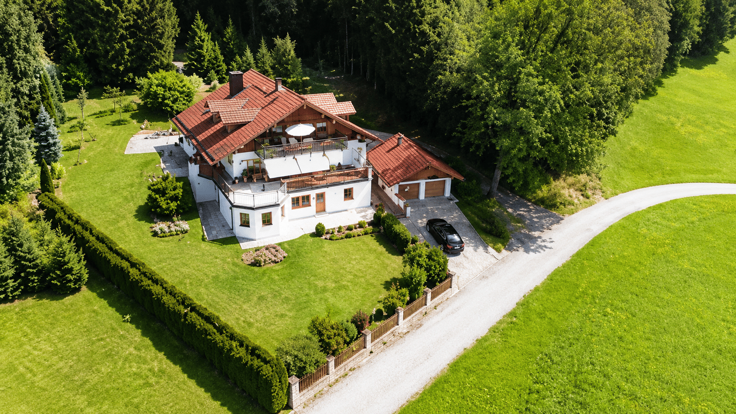 Wohnen mit Hauscharakter – 5 Zimmer, Bergblick, großer Garten und viel Platz in sehr ruhiger Lage, 85643 Steinhöring
