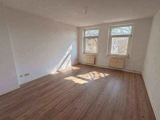Gemütliche 4-Raum Wohnung mit nagelneuem Vinylfußboden und Einbauküche., 39112 Magdeburg (Leipziger Str. Sudenburg)