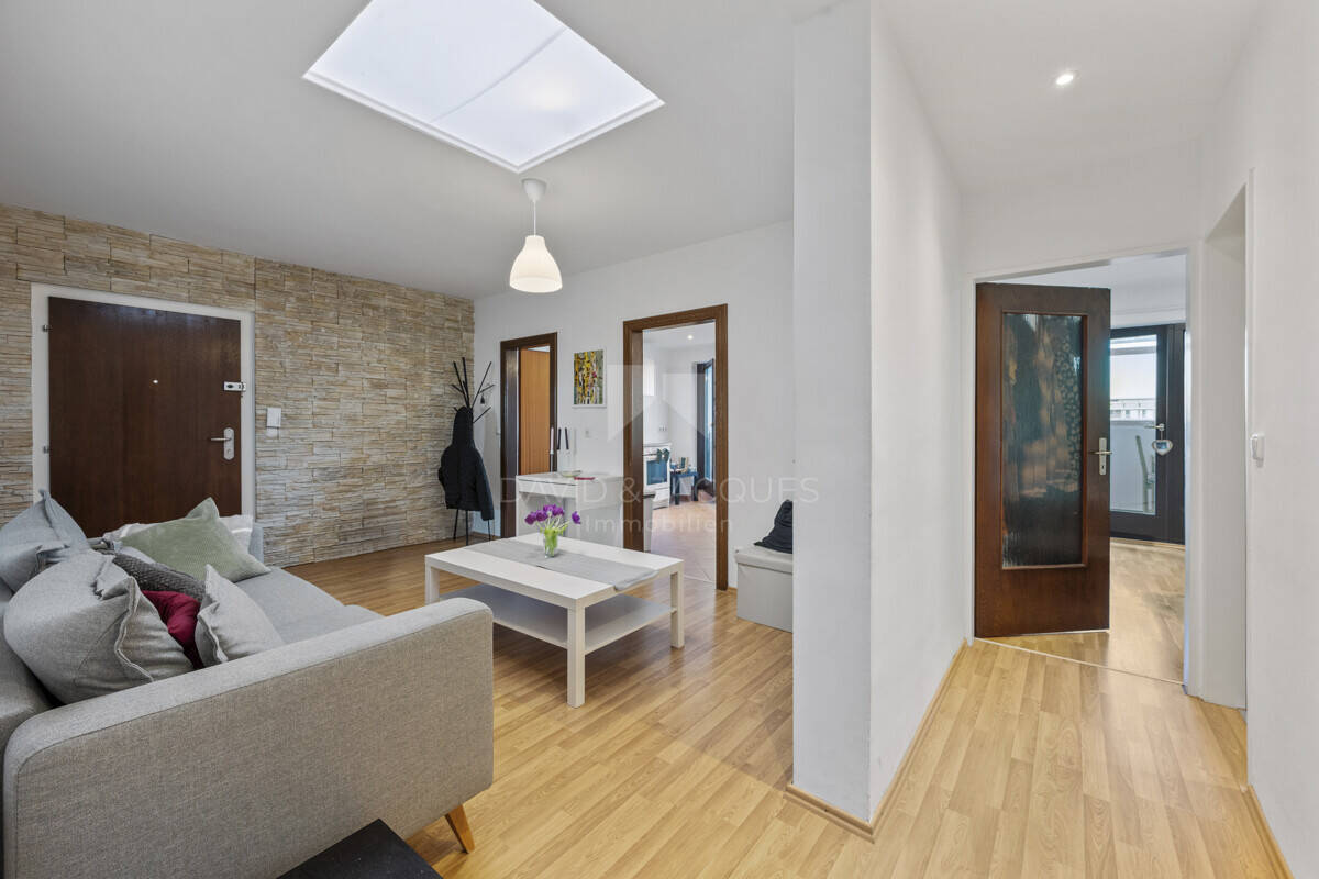 Zuhause in Neuhausen: Helle 3-Zimmer-Wohnung mit zwei Loggien in begehrter Lage, 80634 München (Neuhausen-Nymphenburg)