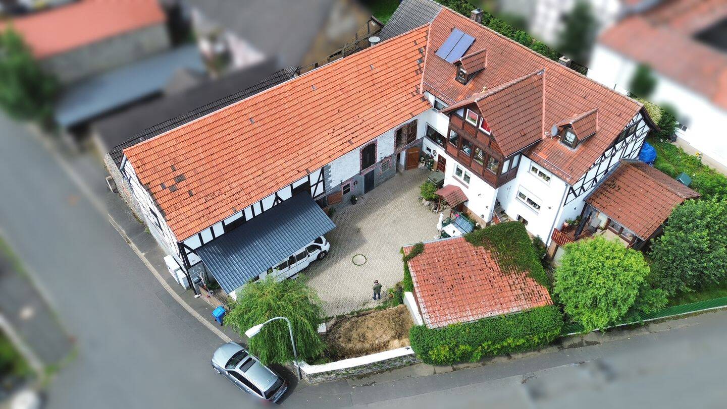Bauernhaus bei Homberg/Efze: 260 m² Wohnfläche, Scheune und Stallungen warten auf Sie!, 34576 Homberg (Efze)