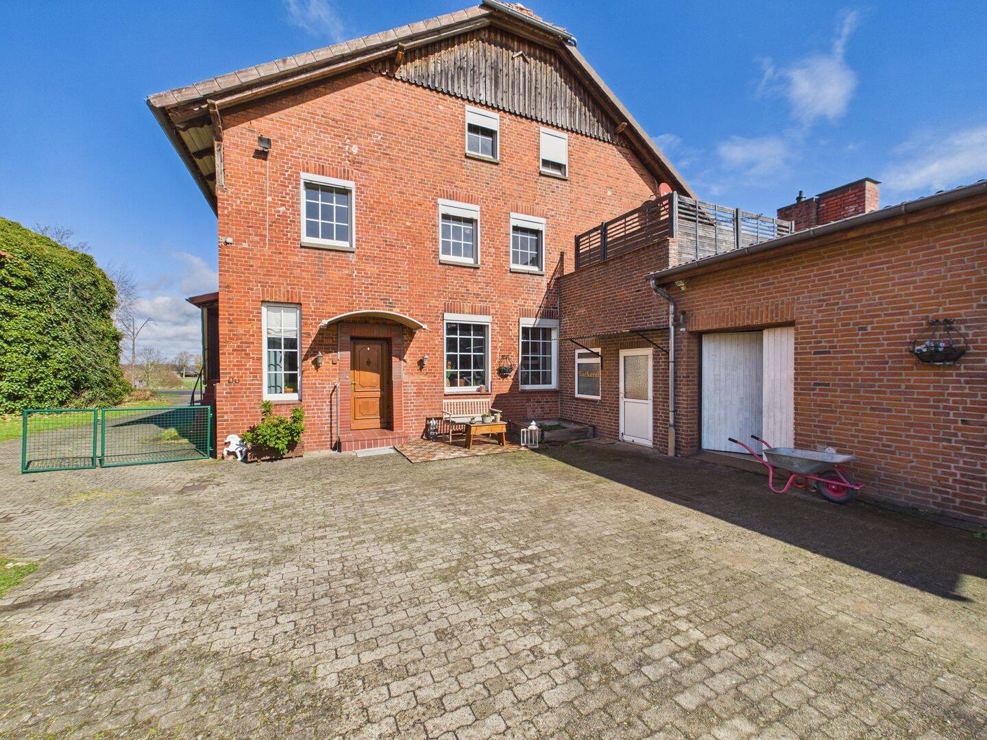 Platzwunder! Großes Einfamilienhaus mit Einliegerwohnung in Uelzen-Hanstedt, 29525 Uelzen