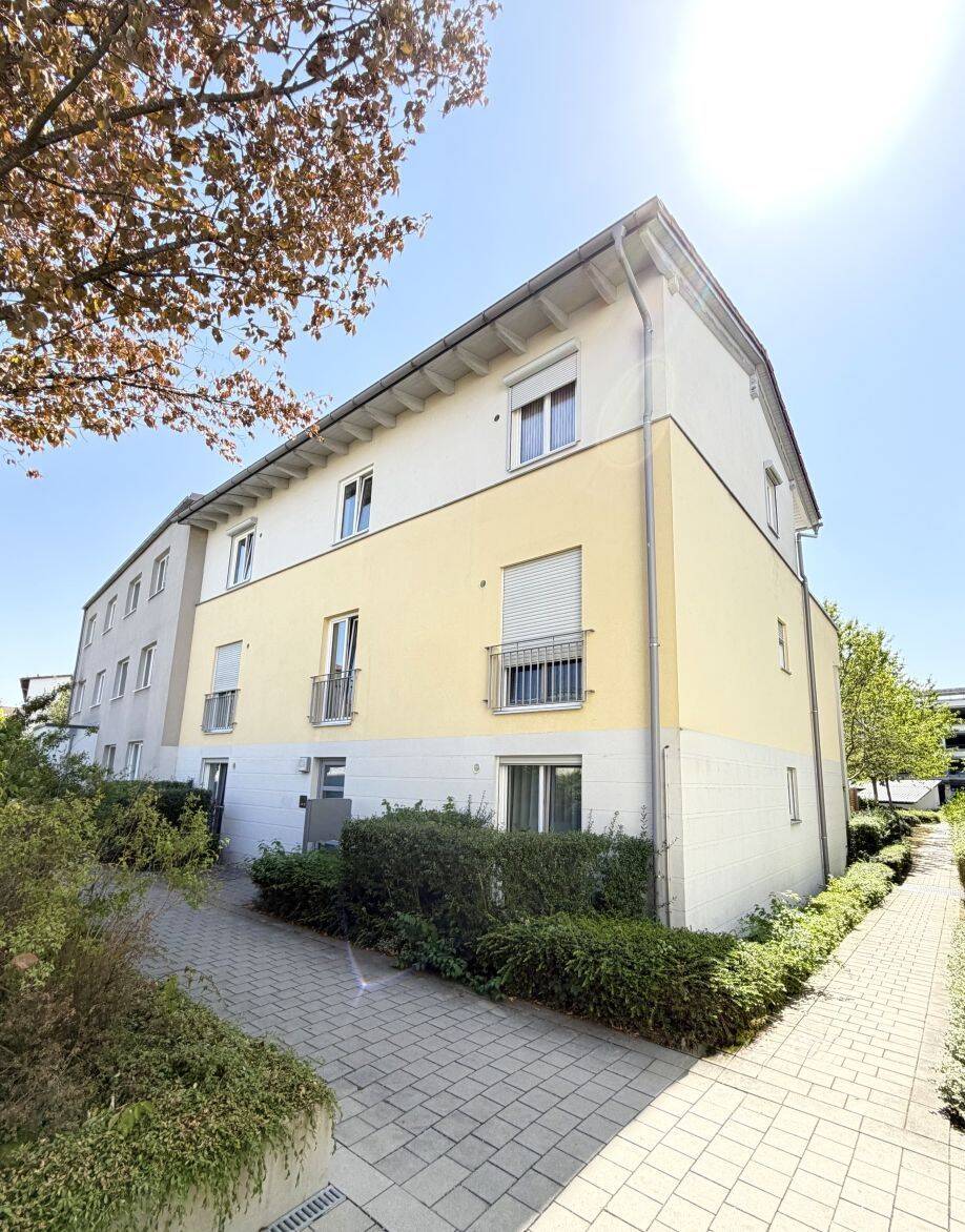 **3-ZIMMER-WOHNUNG MIT – DUSCHBAD EN SUITE UND DACHTERRASSE** – 85586 Poing – Bild 1 von 11