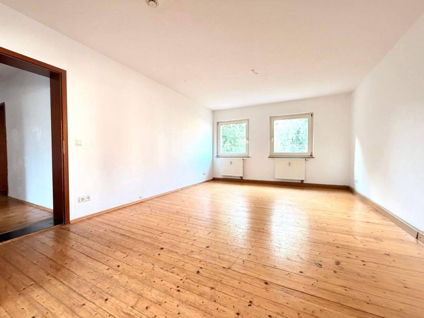 Wohnen am Dutzendteich: top gepflegte 2-Zimmer-Wohnung, 90478 Nürnberg (Dutzendteich Gleißhammer Glockenhof Sankt Peter Zerzabelshof)