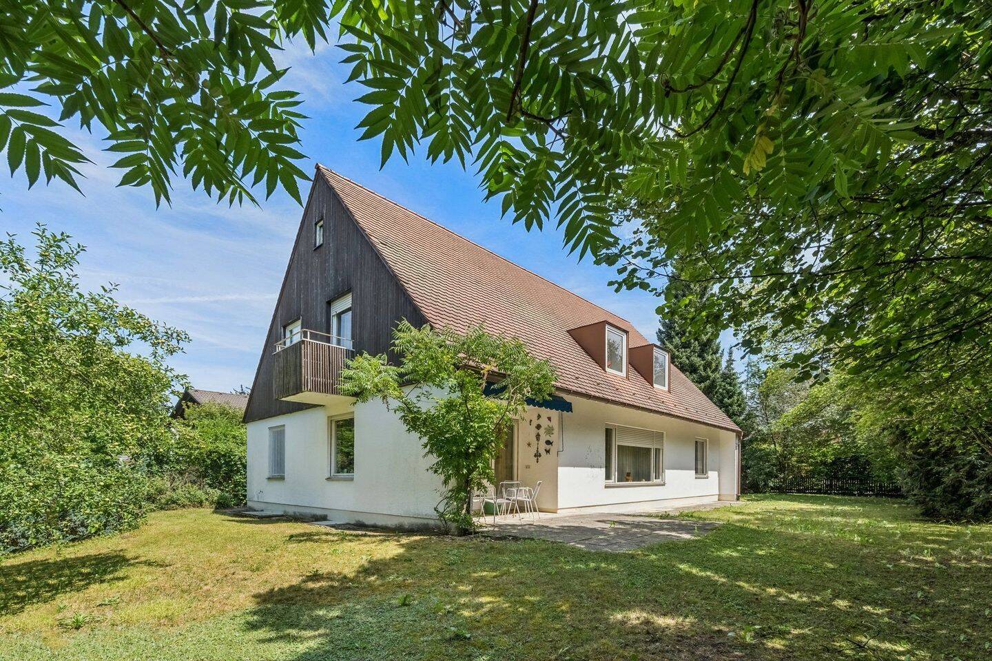 Ein Haus mit Substanz, Platz und Perspektive., 82131 Gauting