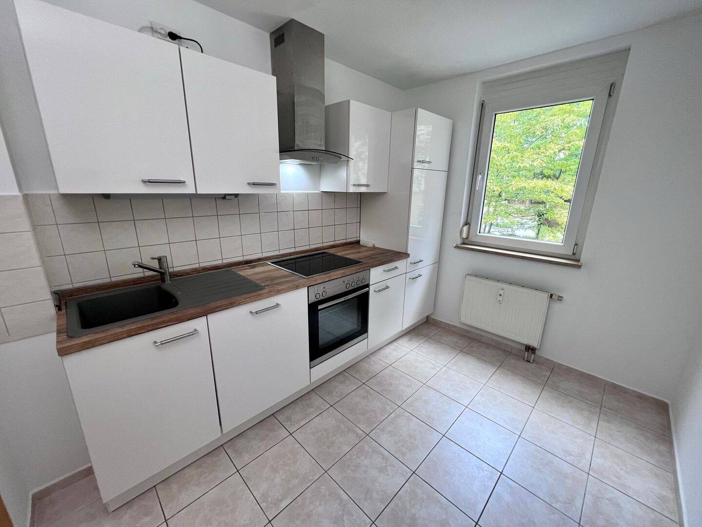 Idyllisch wohnen! 3-Raum Wohnung mit Einbauküche, Wanne und Süd-Balkon., 7545 Gera (Bieblach Innenstadt Ostviertel Pforten Untermhaus)