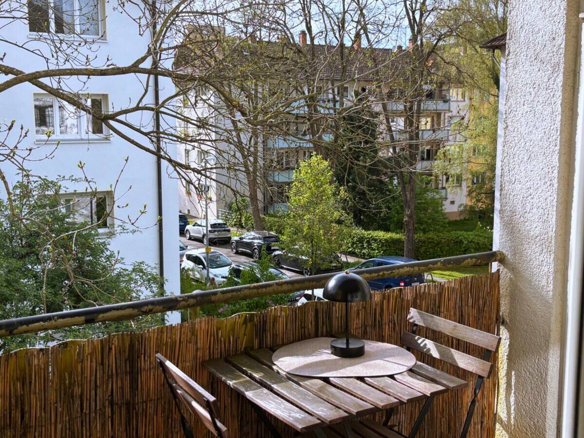 Single-Wohnen zwischen Altstadt und Natur: Lichtdurchflutete 1-Zimmer Wohnung mit Balkon (Erbpacht), 79102 Freiburg im Breisgau (Oberau Waldsee Wiehre)