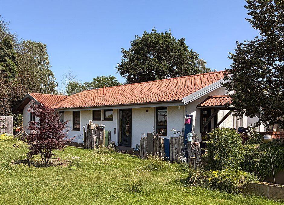 Emtinghausen: Wohnen im Grünen! Attraktives Einfamilienhaus auf 4.500 m² Traumgrundstück mit Teich., 27321 Emtinghausen