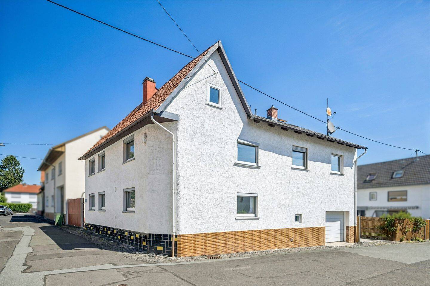 Großzügiges Ein-/Zweifamilienhaus in zentraler Wohnlage von Pohlheim Holzheim, 35415 Pohlheim