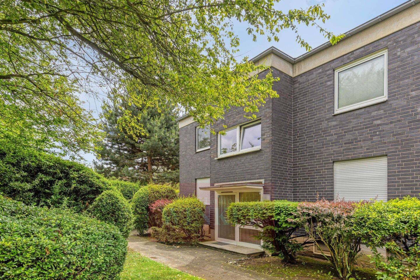 Renovierte 2-Zimmerwohnung mit TG-Platz in ruhiger Wohnlage von Plittersdorf, 53175 Bonn (Bad Godesberg Friesdorf Plittersdorf)