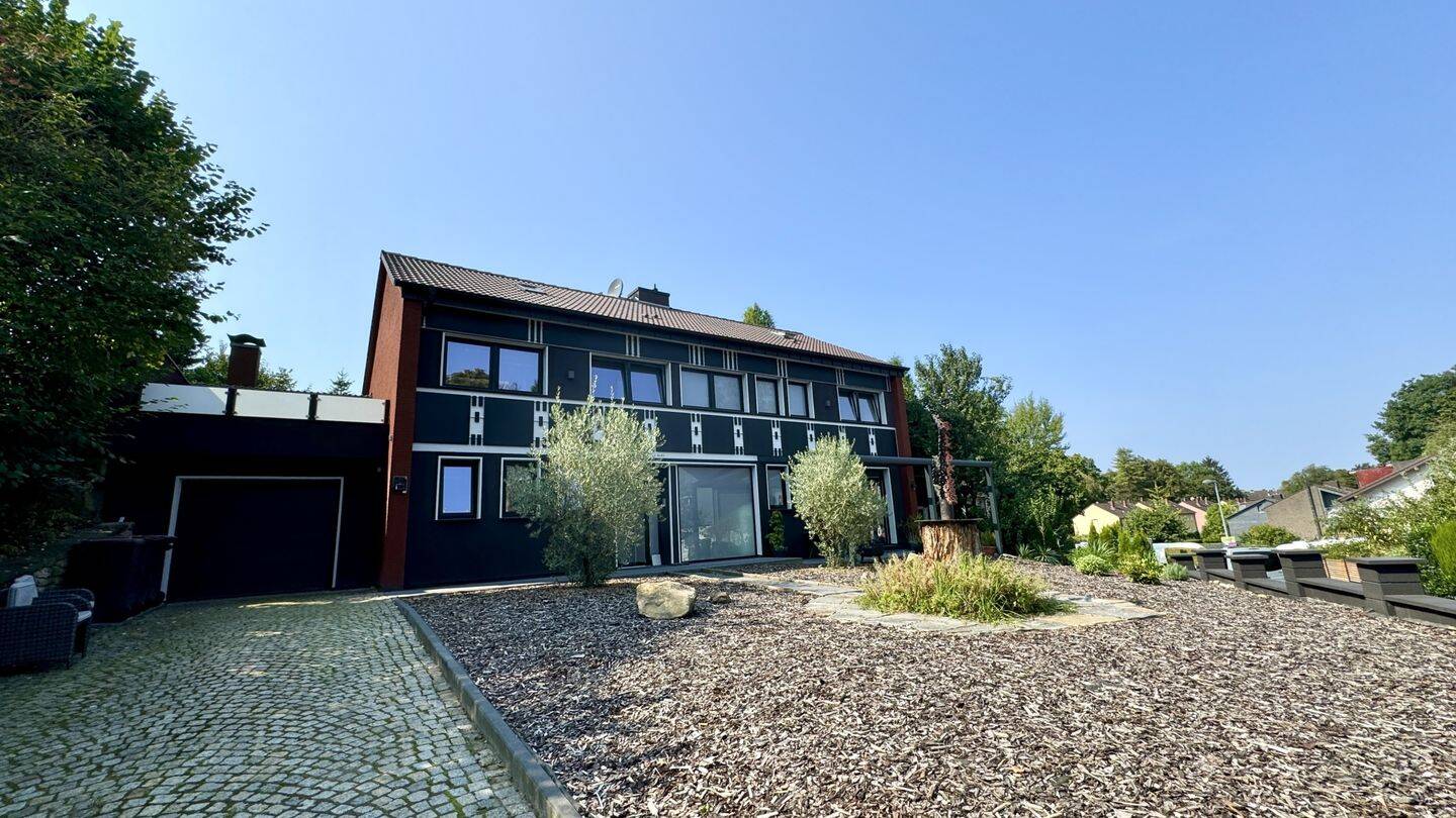 Traumhaus, kernsaniert mit Einliegerwohnung, Sauna, Balkon, uneinsehbarer Garten, extravagante Bäder, 40699 Erkrath