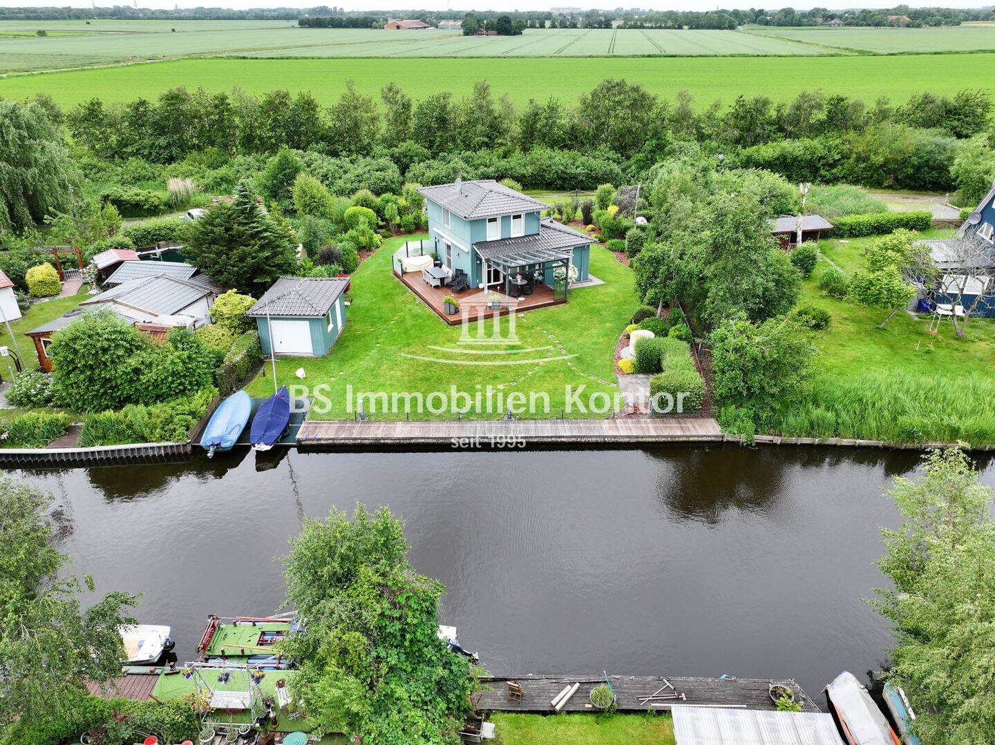 Uphuser Meer! Ferienhaus der Extraklasse mit Bootsanleger auf Eigentumsgrundstück!, 26725 Emden