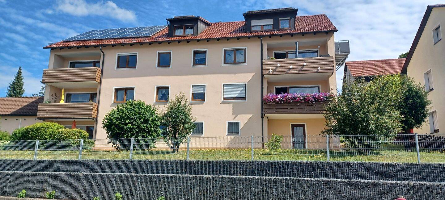 Sehr schöne 4-Zimmerwohnung in ruhiger, sonniger und zentraler Lage mit Einbauküche und Balkon im Pegnitz zu vermieten., 91257 Pegnitz