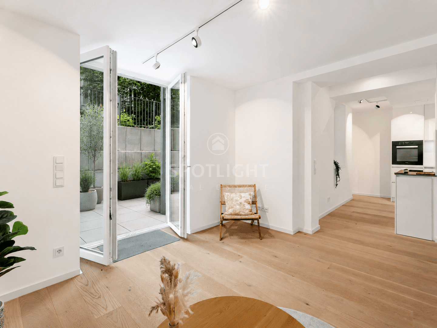 Souterrain neu gedacht: Helle 3-Zimmer-Wohnung mit großer Ostterrasse –, 80639 München (Laim Neuhausen-Nymphenburg)