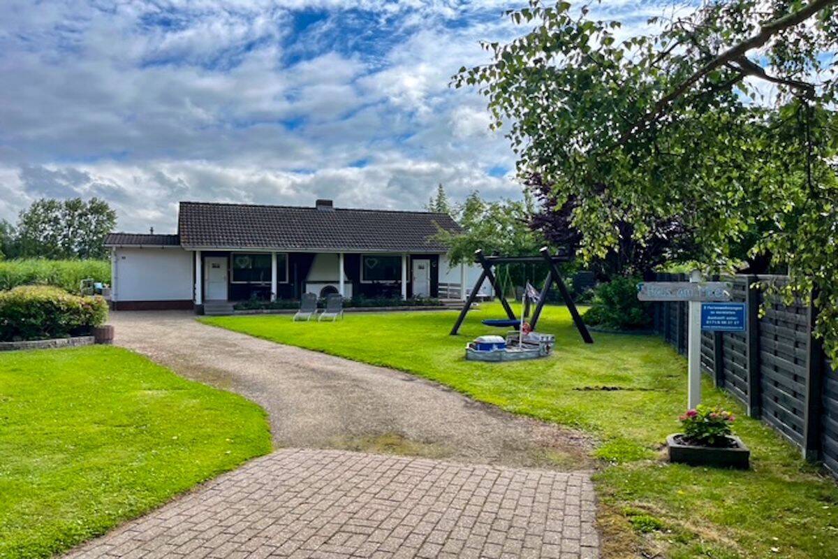 Ferienhaus mit Seltenheitswert – ruhiges Ferienidyll mit zwei ertragsstarken Einheiten!, 26969 Butjadingen
