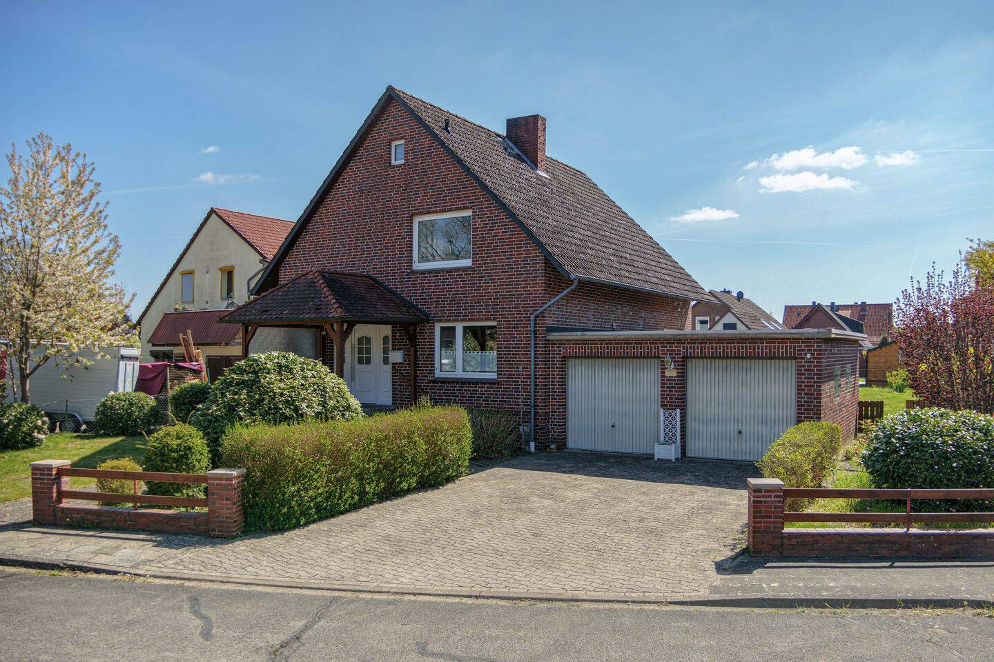 EFH mit Kamin, Balkon, Terrasse & Doppelgarage in Sackgassenlage**, 29649 Wietzendorf