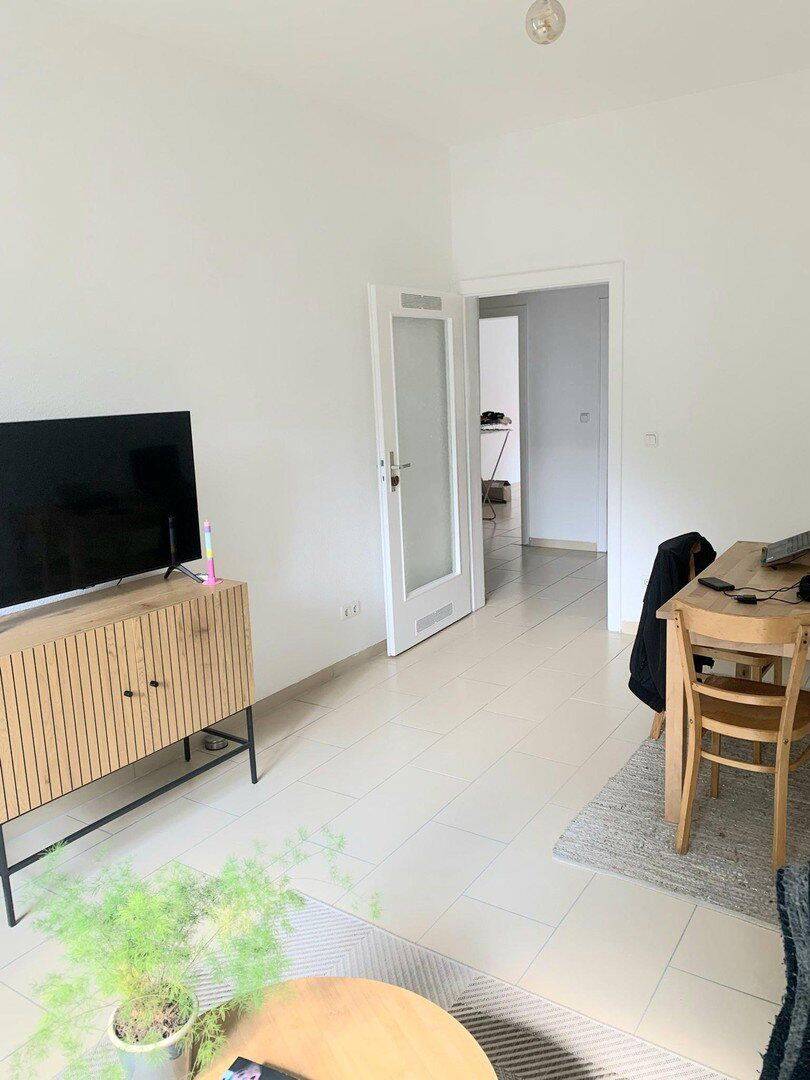 Duissern 3,5 Z., möblierte Wohnung inkl. Küche , Hochparterre, Hohe Decken mit Sonnenbalkon ni, 47058 Duisburg (Altstadt Duissern)