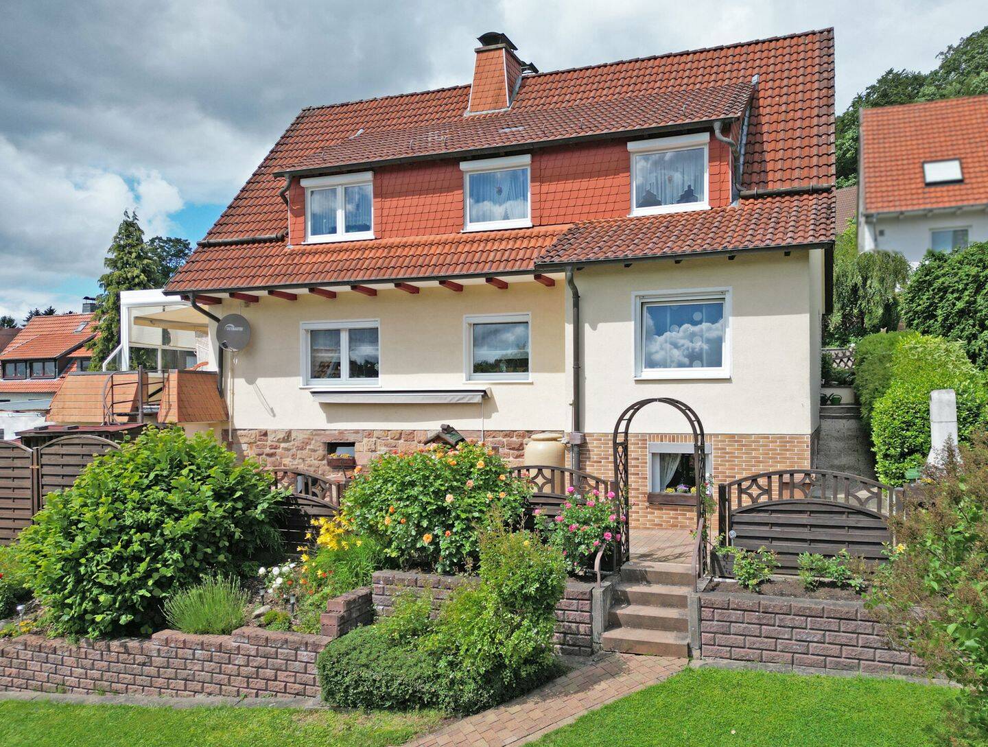 Gepflegt, geräumig, idyllisch: Wohnhaus mit Einlieger in Fernblicklage von Helsa-Wickenrode, 34298 Helsa