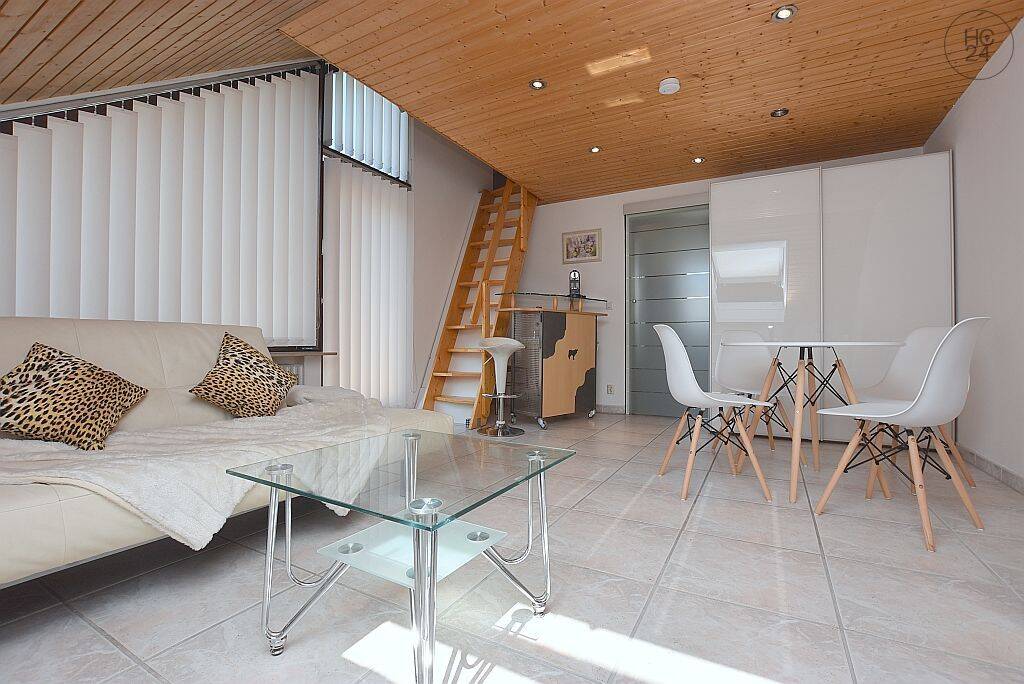Modern möblierte Wohnung mit Balkon und Klimaanlage in Stuttgart Riedenberg, 70619 Stuttgart (Heumaden Lederberg Riedenberg Sillenbuch)