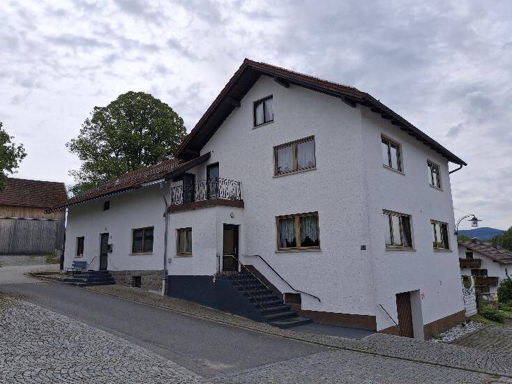 Mehrfamilienhaus mit Gaststätte in zentraler Dorflage, 94265 Patersdorf