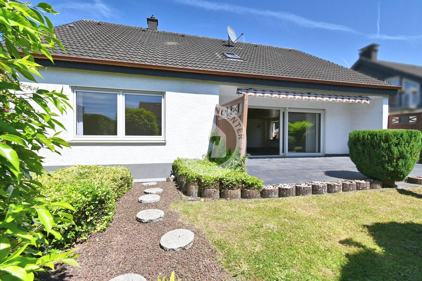 Sie suchen ein neues Zuhause für Ihre Familie? Zweifamilienhaus mit Garten und Garage, 58730 Fröndenberg/Ruhr